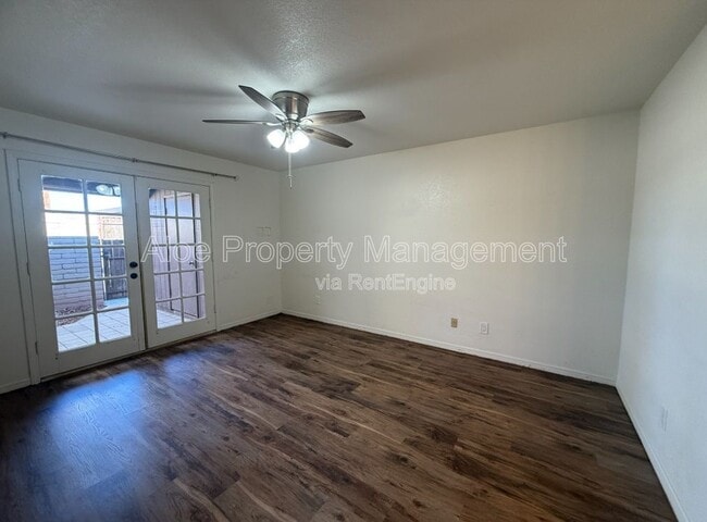 Building Photo - 1015 N Iowa St