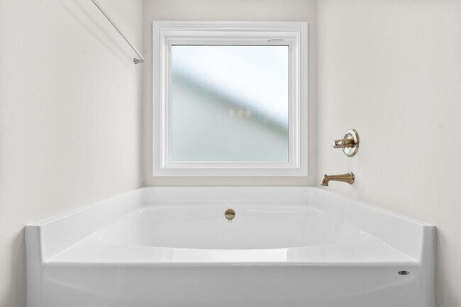 Building Photo - 453 Friendly Ave