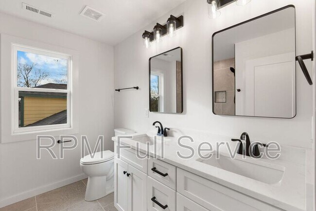 Building Photo - 1715B Heiman Street