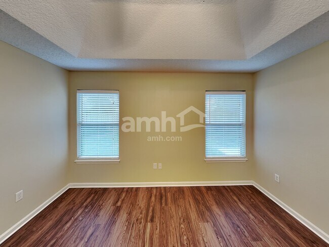 Building Photo - 734 Mackenzie Cir