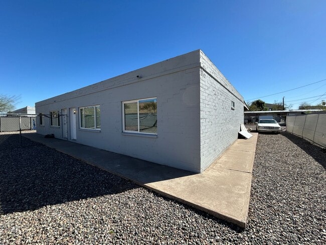 Building Photo - 2 Bedroom 2 Bath with Carport