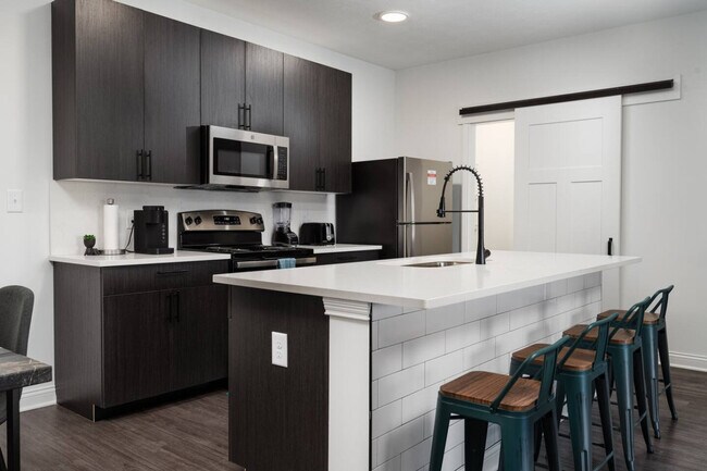 Building Photo - 5842 Leisure Ln