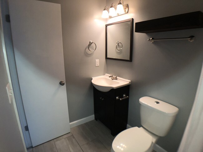 Primary Bathroom - 834 Faull Dr