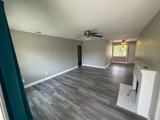 Building Photo - 3 Bedroom | 1 Bathroom | Single family with pool