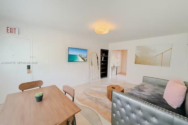 Building Photo - 1045 94th St