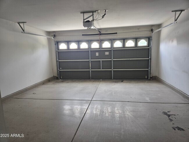 Building Photo - 15736 W Crocus Dr