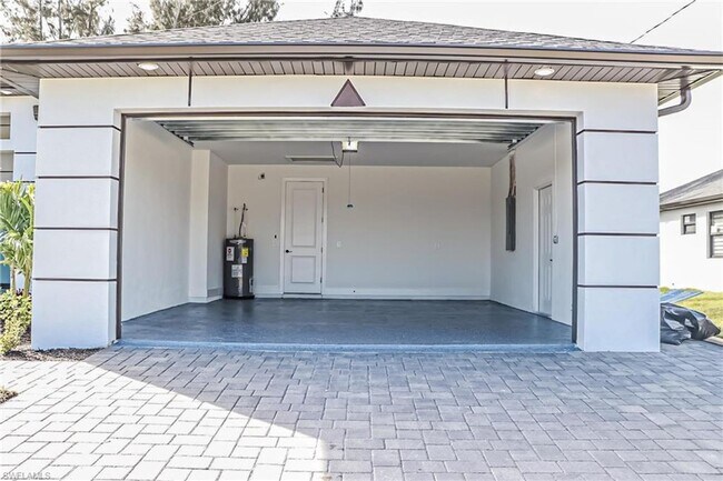 Building Photo - 2218 Embers Pkwy W
