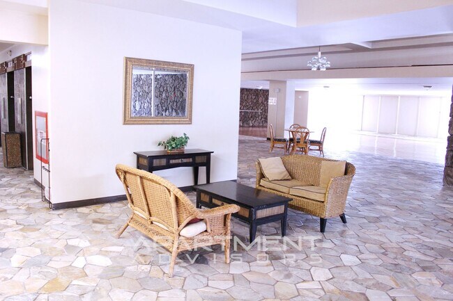 Building Photo - Five Regents Condominium