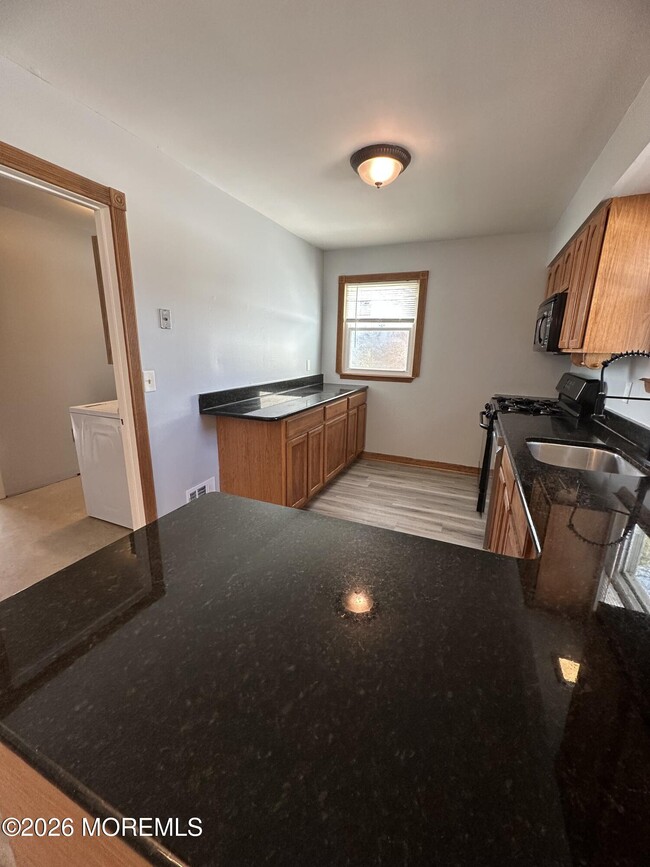 Building Photo - 185 Ravenwood Blvd