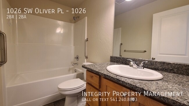 Building Photo - 1026 SW Oliver Pl
