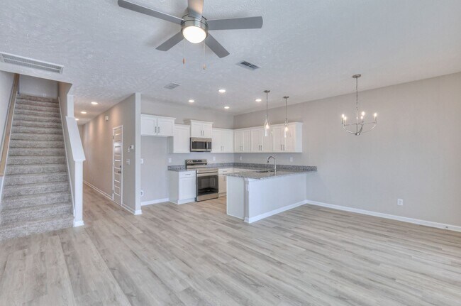 Building Photo - Newly Built 3 Bed 2.5 Bath Townhome in Tullahoma