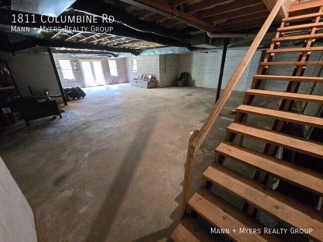 Building Photo - 1811 Columbine Rd