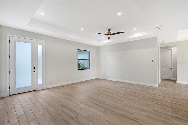 Building Photo - 4476 Skyway Ave