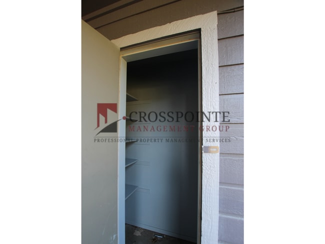 Building Photo - Upstairs 1 Bedroom 1 Bath Apartment!
