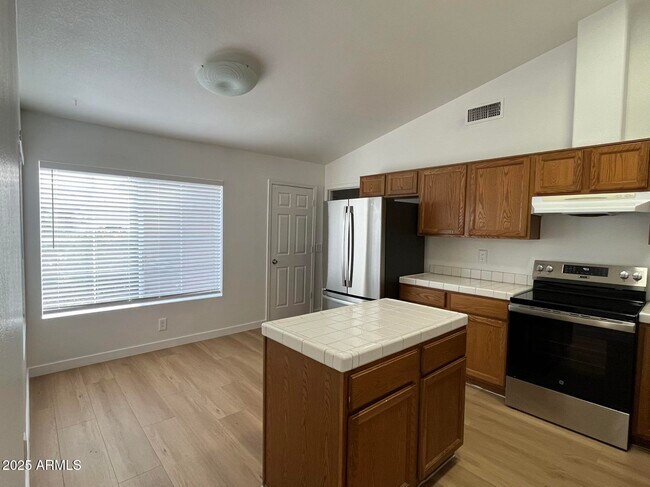 Building Photo - 262 S Springs Dr