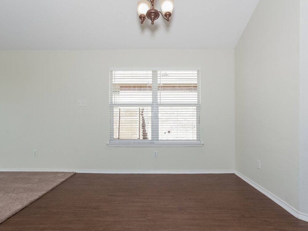 Building Photo - 11008 Briaroaks Dr