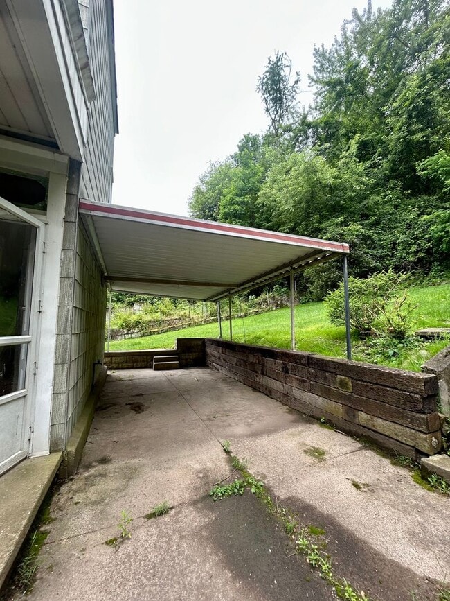 Building Photo - Large 3bd/ 1.5 bath Home w/Attic Room l Sp...
