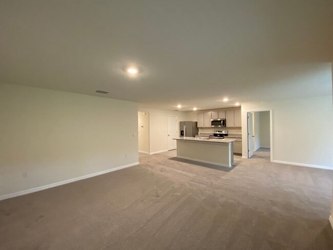 Building Photo - Desirable SE Ocala Neighborhood - Deer Path - 3/2/2 *Won't Last*