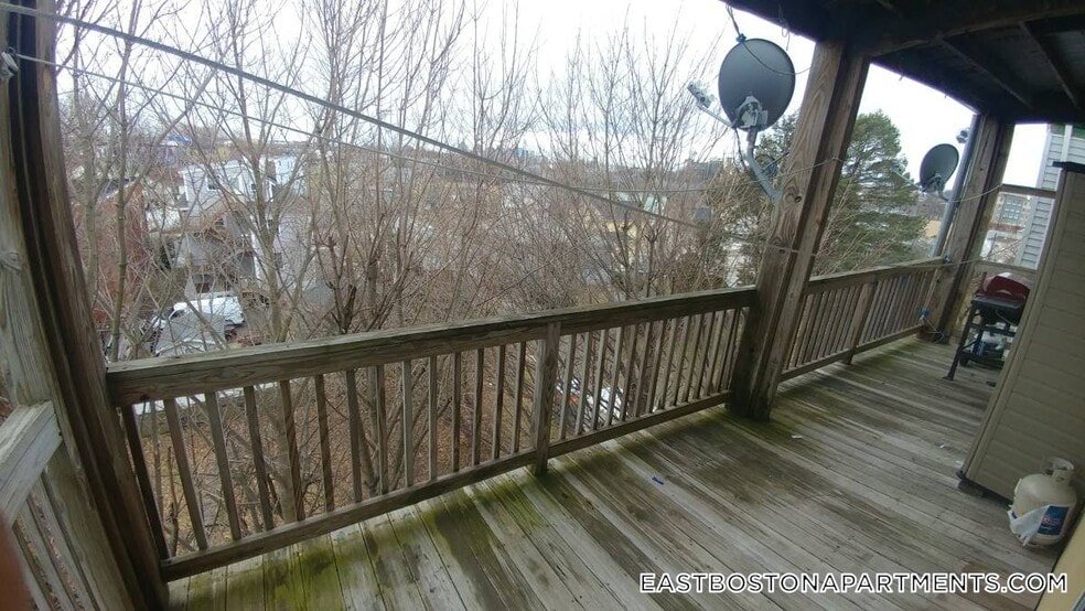 Building Photo - 103 Leyden St