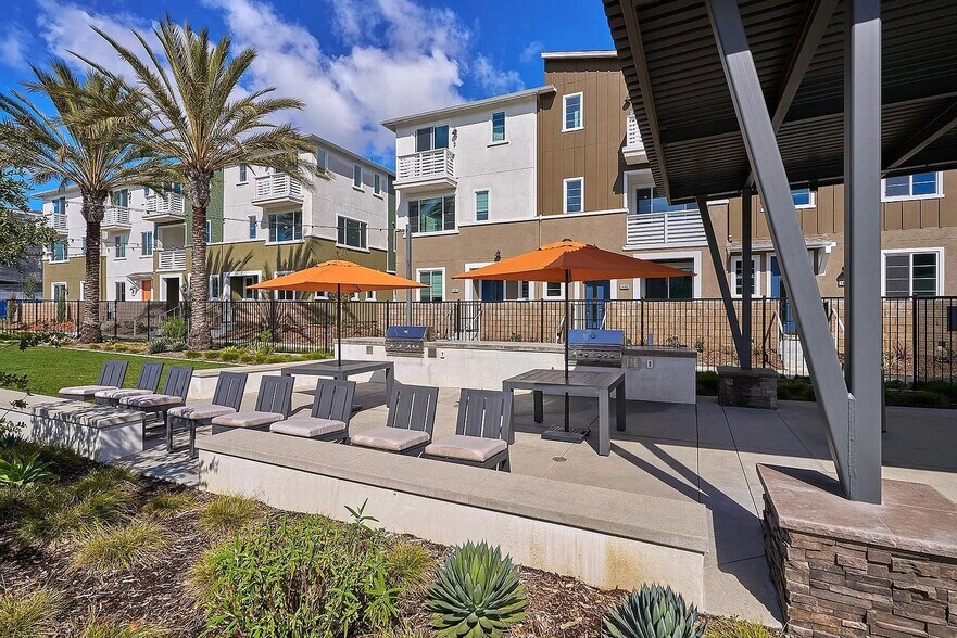 Building Photo - 27717 Stonehurst Ln