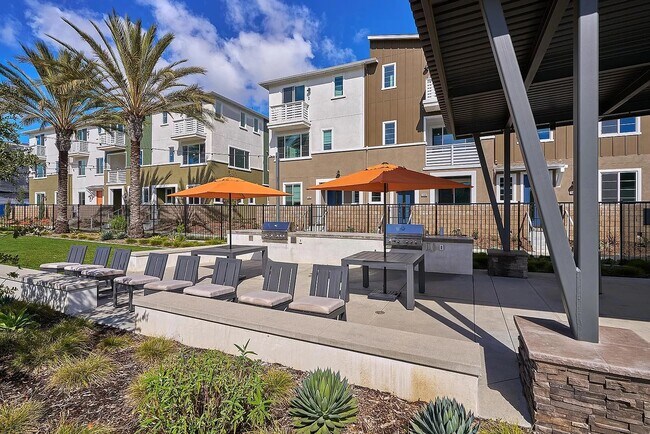 Building Photo - 27717 Stonehurst Ln