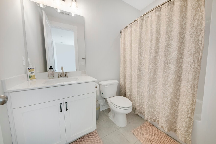 Third Bedroom Bath - 265 Castleberry Station Dr SW