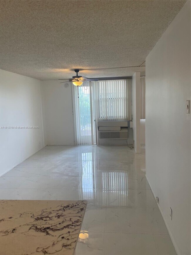 Building Photo - 2701 Riverside Dr