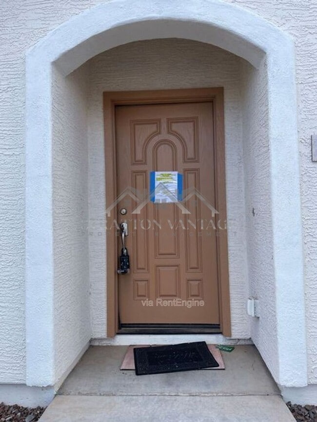 Building Photo - 4685 E Laurel Ave