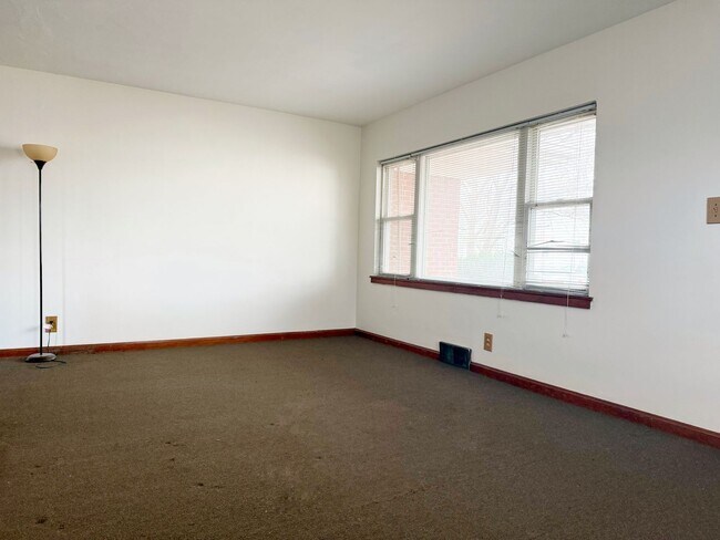 Building Photo - One Bedroom for RENT!!