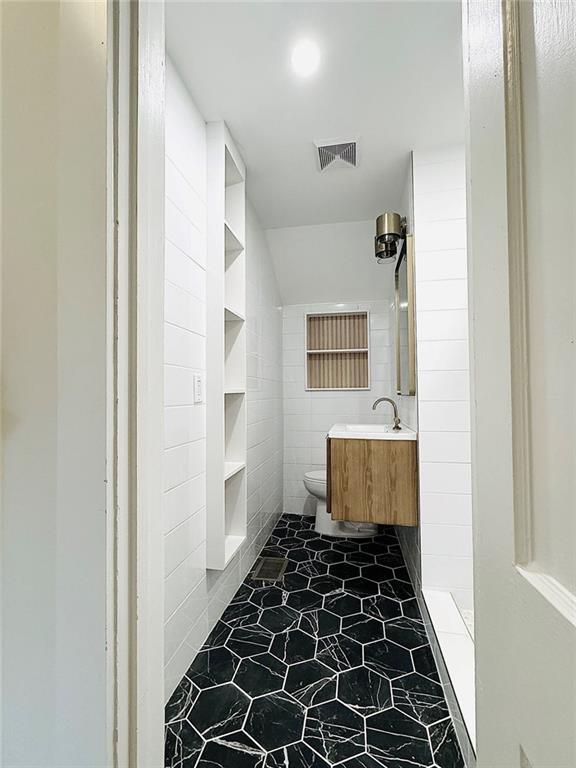 Building Photo - 38 Delmont Dr NE