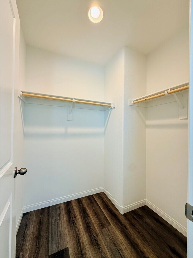 Building Photo - Stunning Home in the Desirable Cadence Community!