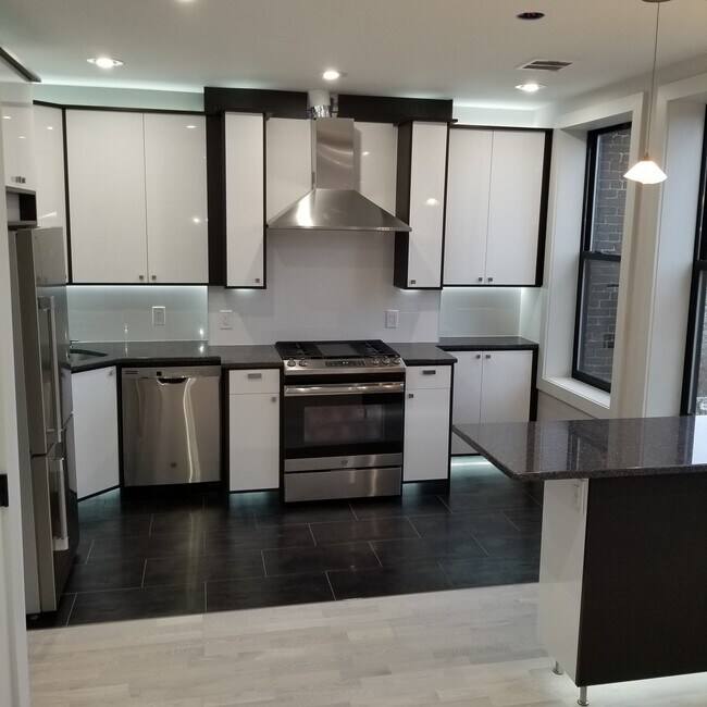 Building Photo - 21 65th St