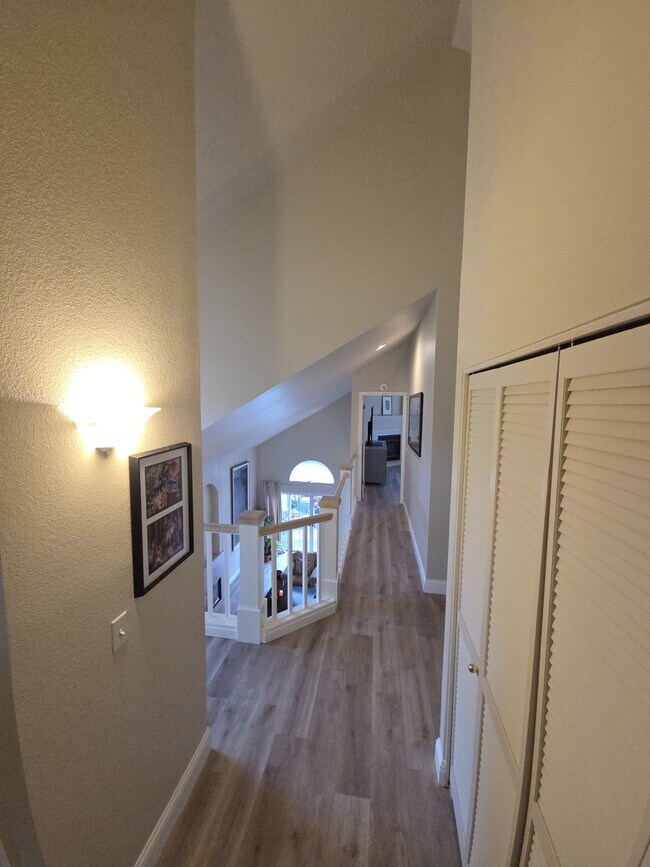 Building Photo - 10 Gregory Pl