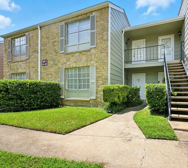 Building Photo - 2800 Jeanetta St