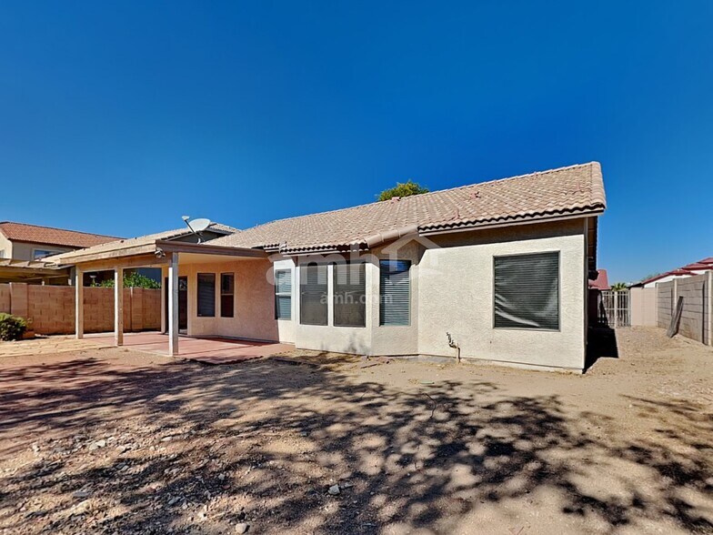 Building Photo - 717 W Beth Dr