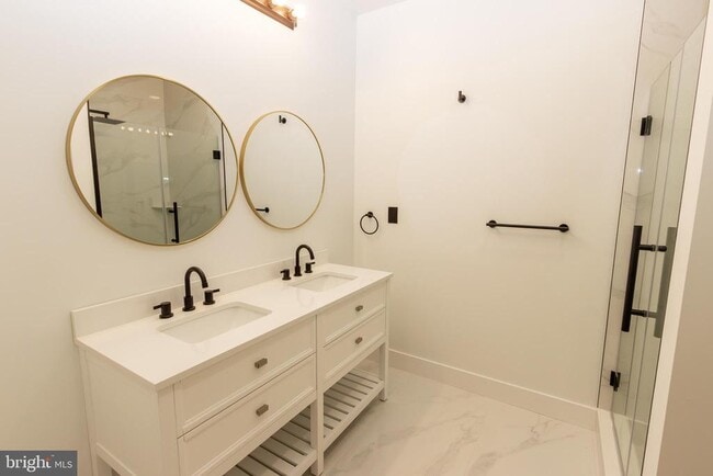 Building Photo - 664 Union St