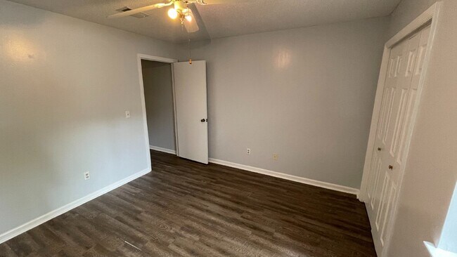 Building Photo - Apartment For Rent