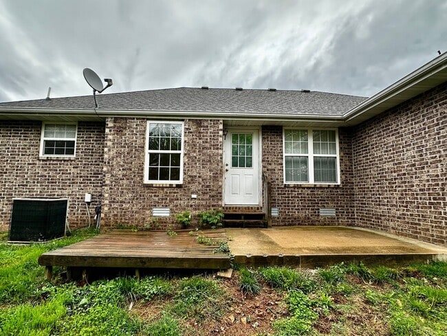 Building Photo - All Brick SE Springfield home for lease