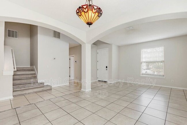 Building Photo - 402 Hearthside Ct