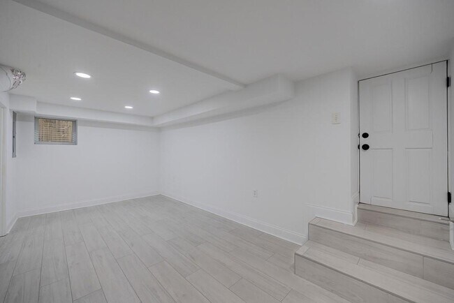 Building Photo - 593 Lynnhaven Dr SW