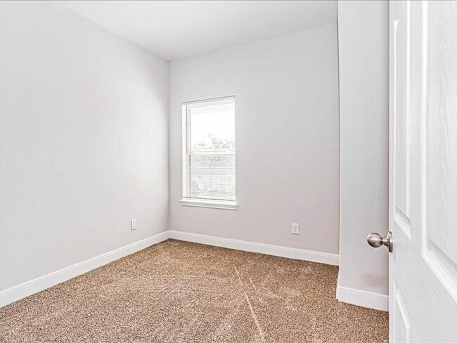 Building Photo - 9314 Sundown Dr