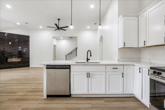 Building Photo - Stunning New Construction House in East Memphis!