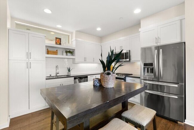 Building Photo - Superior Point