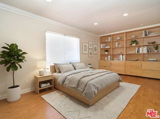 Building Photo - 5354 Lindley Ave