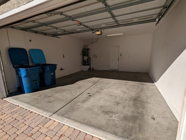 Building Photo - 5994 Shining Light Ave