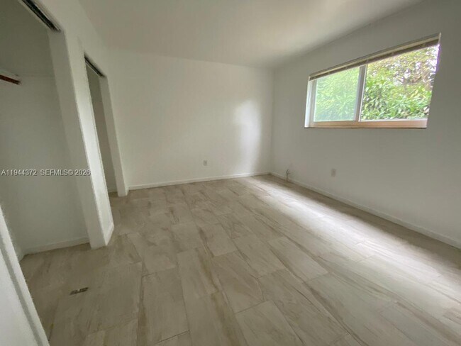 Building Photo - 7011 Pembroke Rd