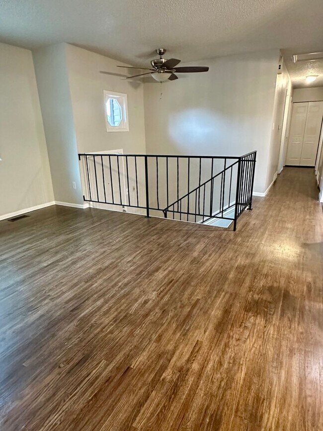 Building Photo - Updated Split-Level Gem | 5BD, 3BA | Large...