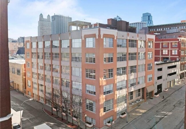 Primary Photo - 321 W 7th St