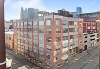 Building Photo - 321 W 7th St