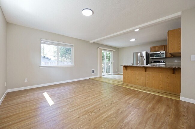 Building Photo - 117 SE 129th Ave